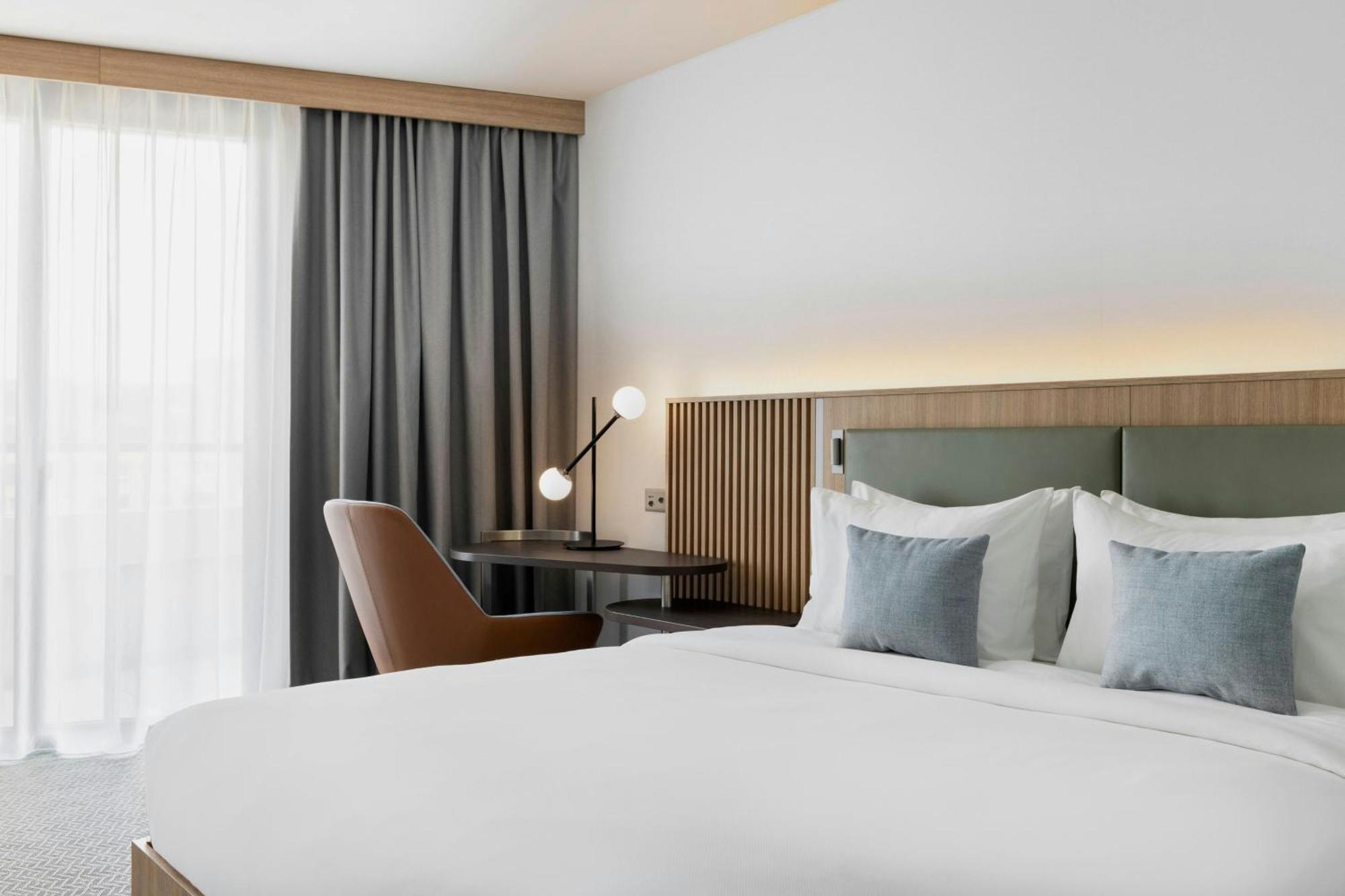 Courtyard By Marriott Biel Bienne Hotel Exterior foto